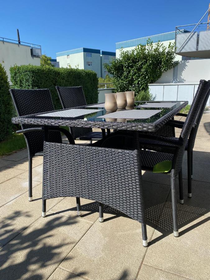 3 Zimmer Apartment In S-Bahn Naehe, 76 Qm, Max 5 Pers, 30Qm Dachterasse, Garage, Internet 1000 Mbit 加特林根 外观 照片