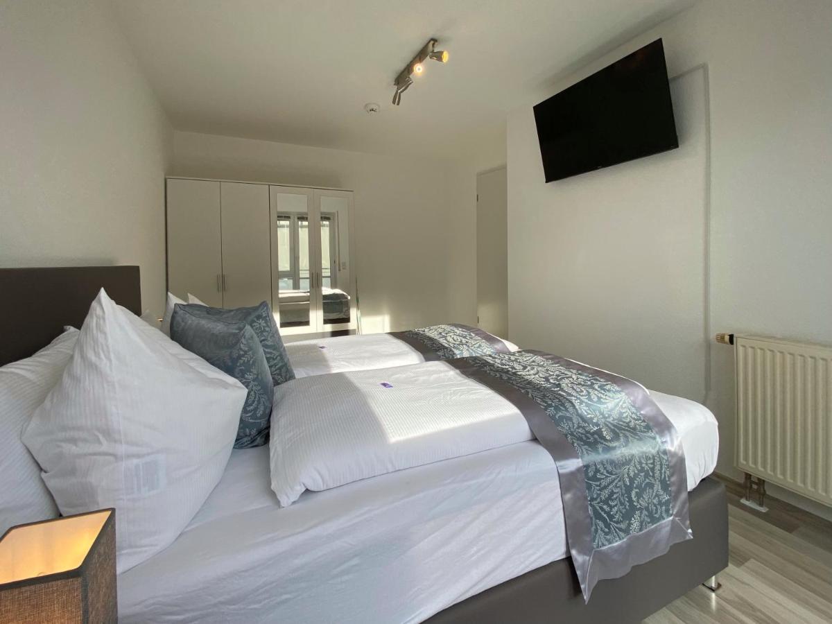 3 Zimmer Apartment In S-Bahn Naehe, 76 Qm, Max 5 Pers, 30Qm Dachterasse, Garage, Internet 1000 Mbit 加特林根 外观 照片
