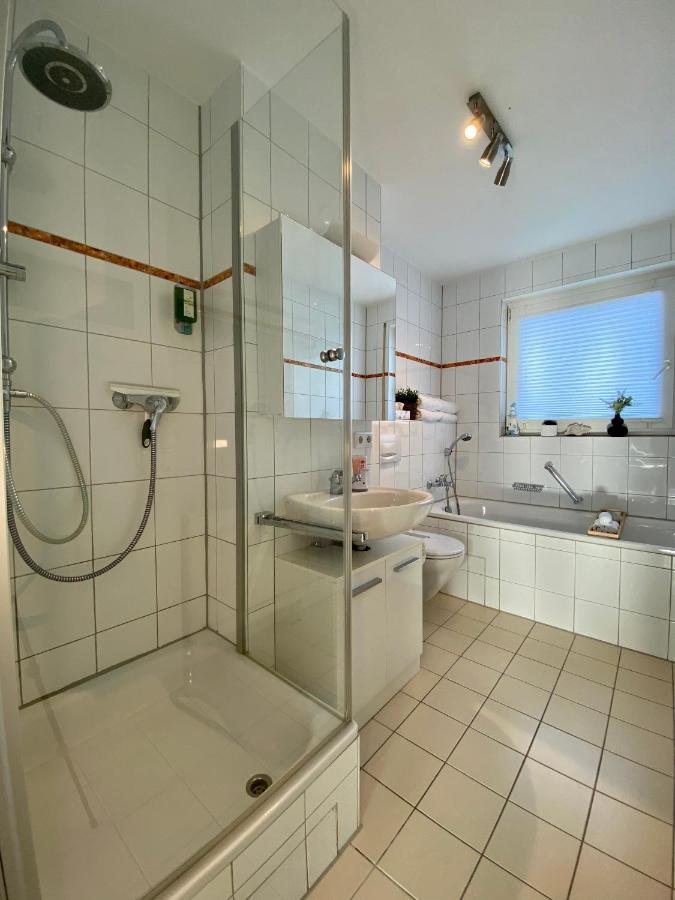 3 Zimmer Apartment In S-Bahn Naehe, 76 Qm, Max 5 Pers, 30Qm Dachterasse, Garage, Internet 1000 Mbit 加特林根 外观 照片
